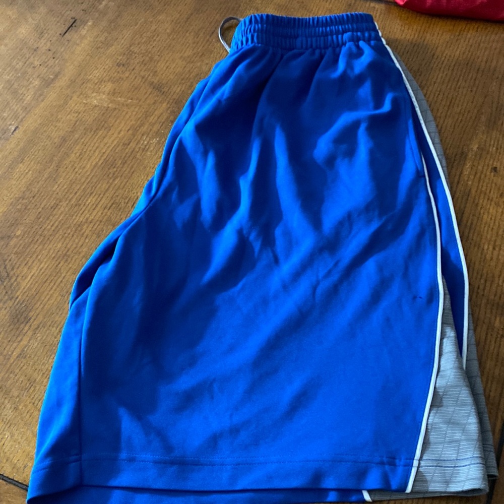 Tek Gear XL  BLUE Basketball shorts snag on left side